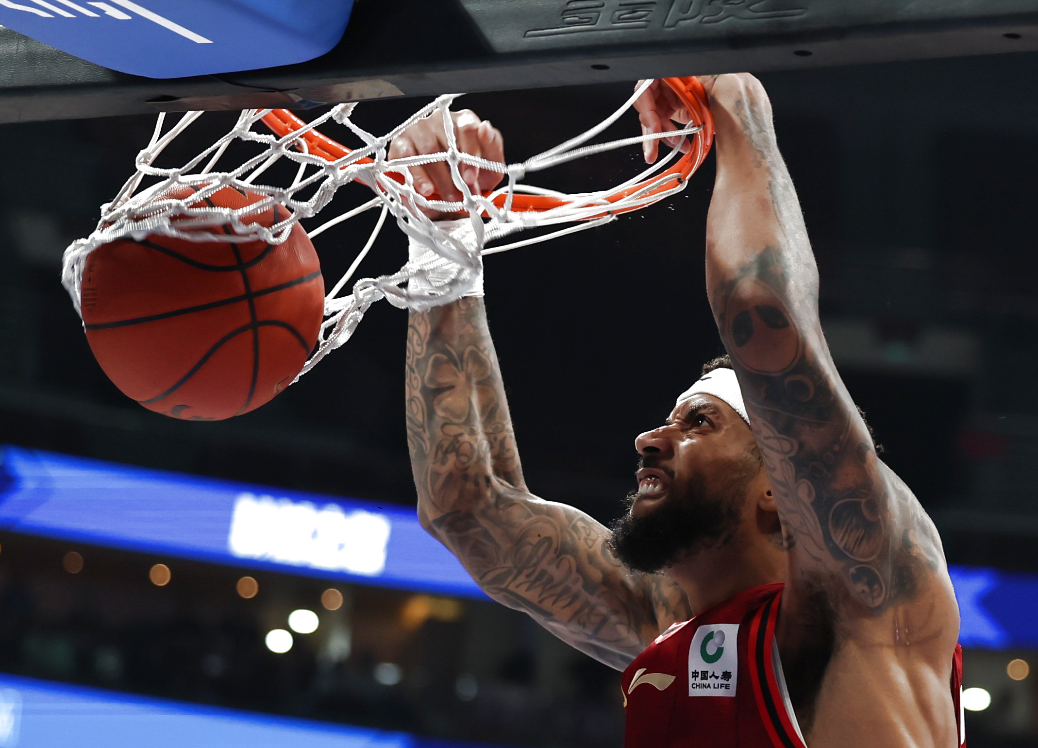 包含CBA季后赛赛前走向成谜；上海久事止住颓势；信心回归；团队化学反应显著的词条