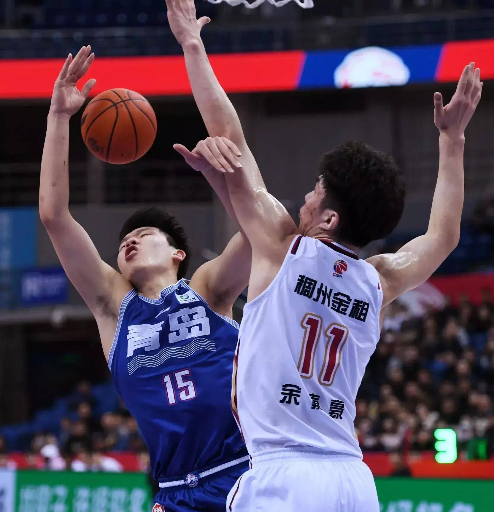 包含CBA季后赛赛前走向成谜；上海久事止住颓势；信心回归；团队化学反应显著的词条