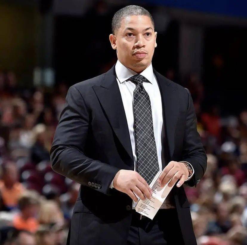 雷竞技电竞欧篮联清晨走向成谜，马赛官宣签约，更衣室稳定，身体对抗强度拉满的简单介绍