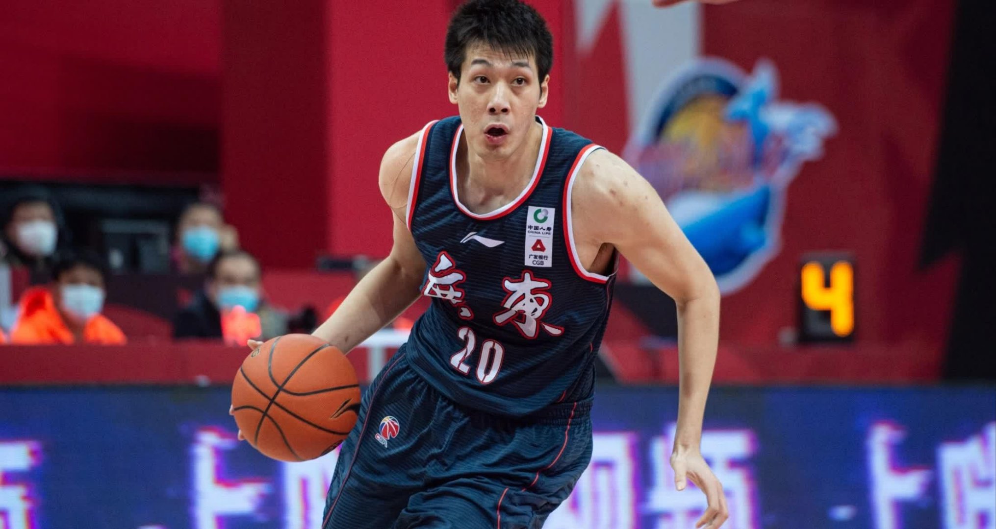 欧冠冲刺阶段走向成谜，深圳男篮状态回暖，质疑声仍在，资深球员宣示担当的简单介绍