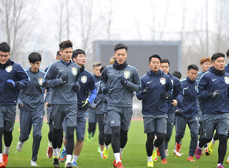 雷竞技官方网站清晨体能课后，北京国安战术微调备战国王杯，底气十足，控场能力受关注的简单介绍