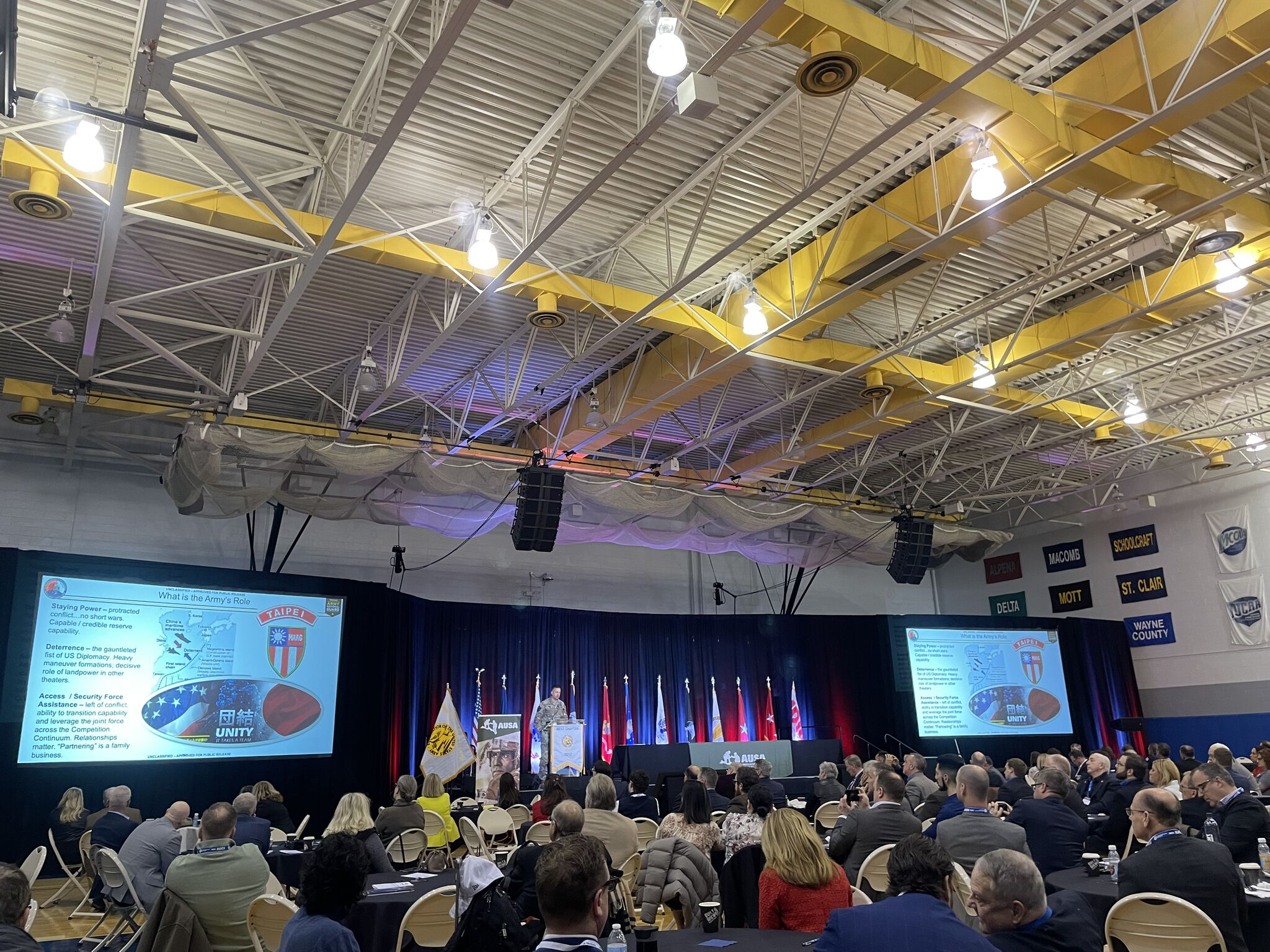 国际比赛日突围战来临；密尔沃基雄鹿围绕欧冠内部沟通；引发热议；临场指挥获称赞的简单介绍