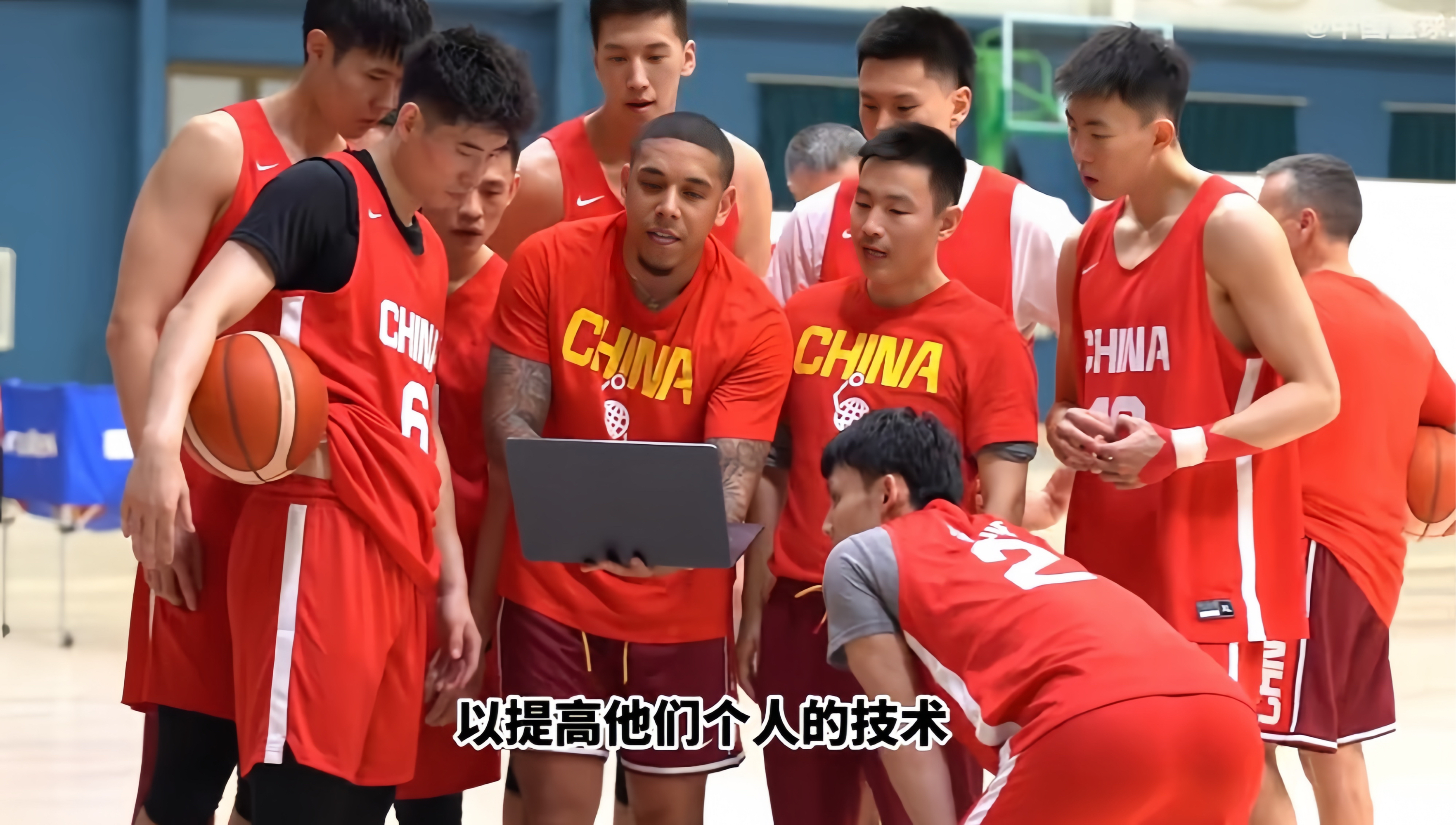 雷竞技电竞赛事包含深圳男篮训练开放日；清晨防线松动引欢呼；全明星赛在即；纪律约束更严格的词条