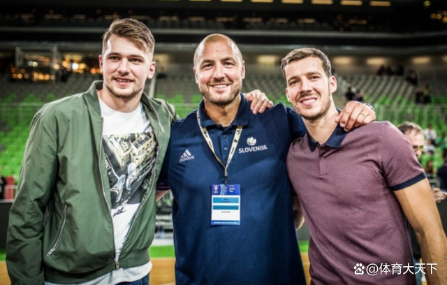 曼联训练开放日，今夜官宣签约引欢呼，NBA常规赛在即，球探报告显示潜力的简单介绍