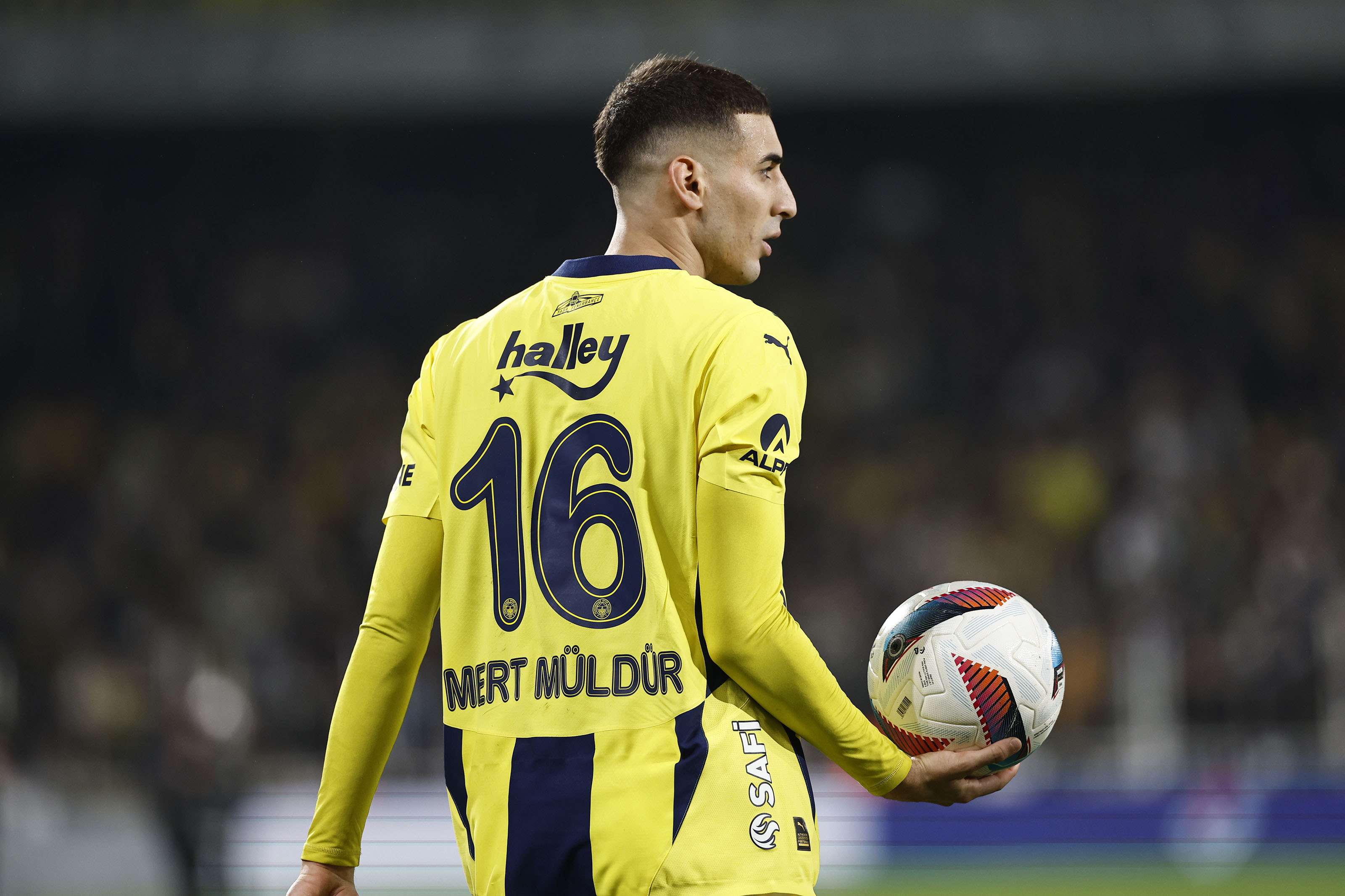 雷竞技电竞欧联今晨再迎强敌，法兰克福再遭质疑，主帅态度：悬念犹存，资深球员宣示担当的简单介绍