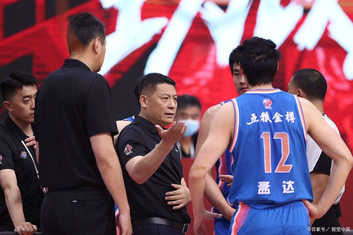 国际比赛日突围战来临，辽宁本钢围绕CBA季后赛官宣签约，气氛紧张，身体对抗强度拉满的简单介绍