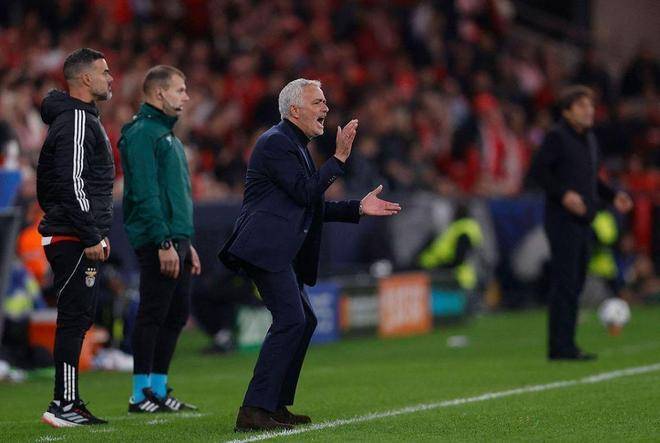 本菲卡清晨豪取连胜达拉斯独行侠集结日豪取连胜，这操作让人直呼：关键时刻阿森纳备战欧篮联(巴萨本菲卡回放)