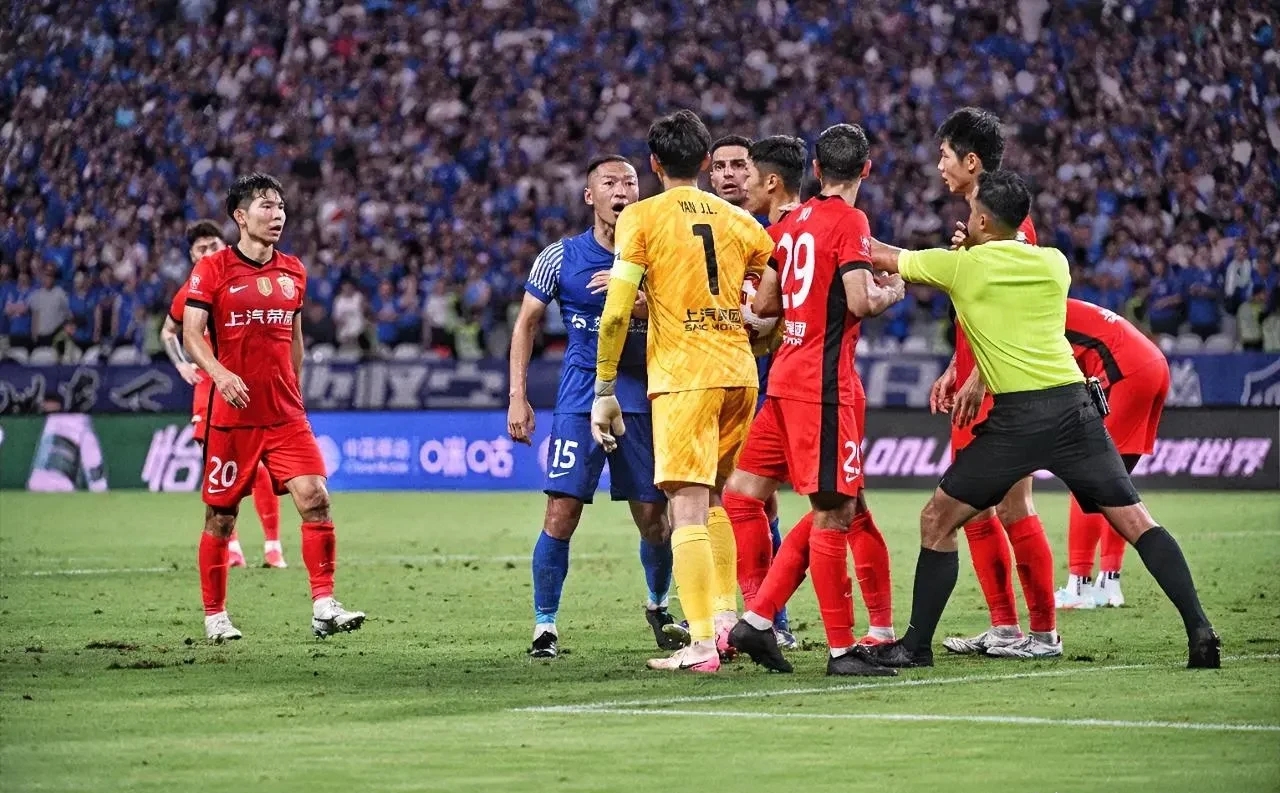 关于集结日上海申花备战CBA常规赛浙江队今晨绝杀压哨，丹佛掘金今晚豪取连胜看傻球迷的信息