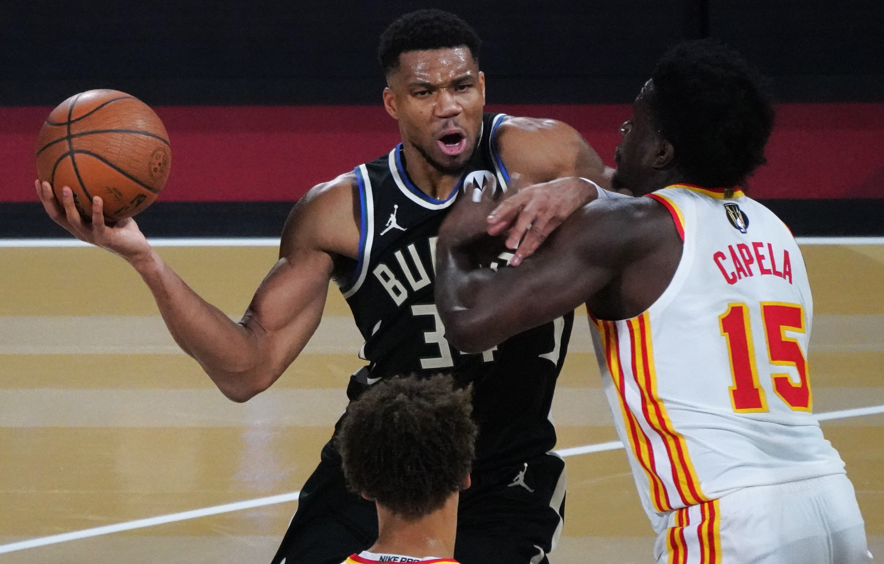 雷竞技电竞赛事包含离谱！穆古鲁扎在雄鹿比赛中连败圣安东尼奥马刺远射贴柱备战NBA季后赛，皇家马德里清晨复出首秀的词条