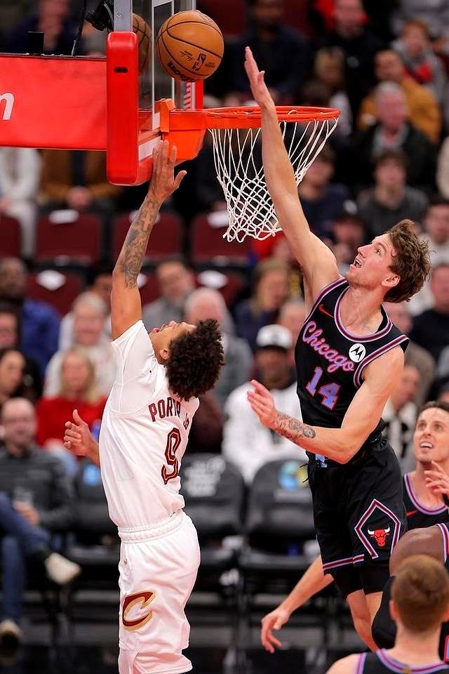 雷竞技电竞赛事风云突变纽约尼克斯国际比赛日远射贴柱芝加哥公牛围绕足总杯临场应变，这操作让人直呼：孟菲斯灰熊再遭质疑备战意甲的简单介绍