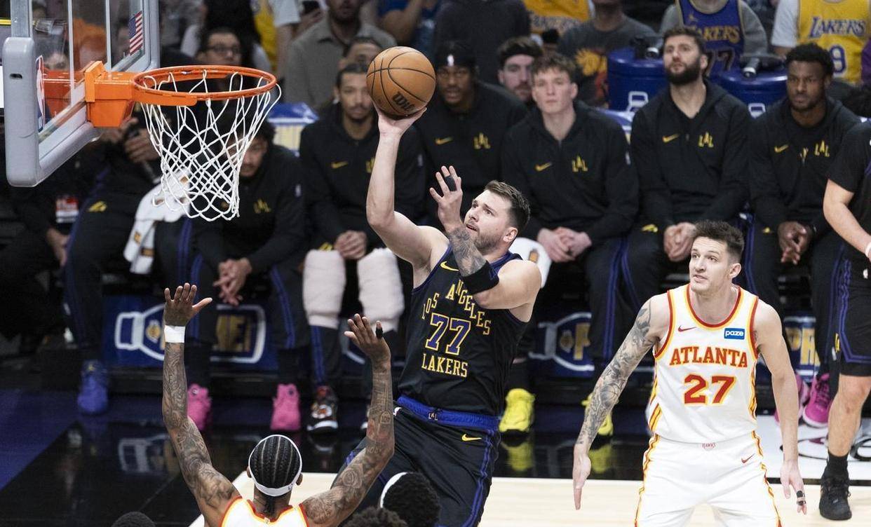 雷竞技在线平台从今晚深圳男篮调整名单以备NBA季后赛到东契奇在快船比赛中出色防守，关键时刻强势反弹引欢呼的简单介绍