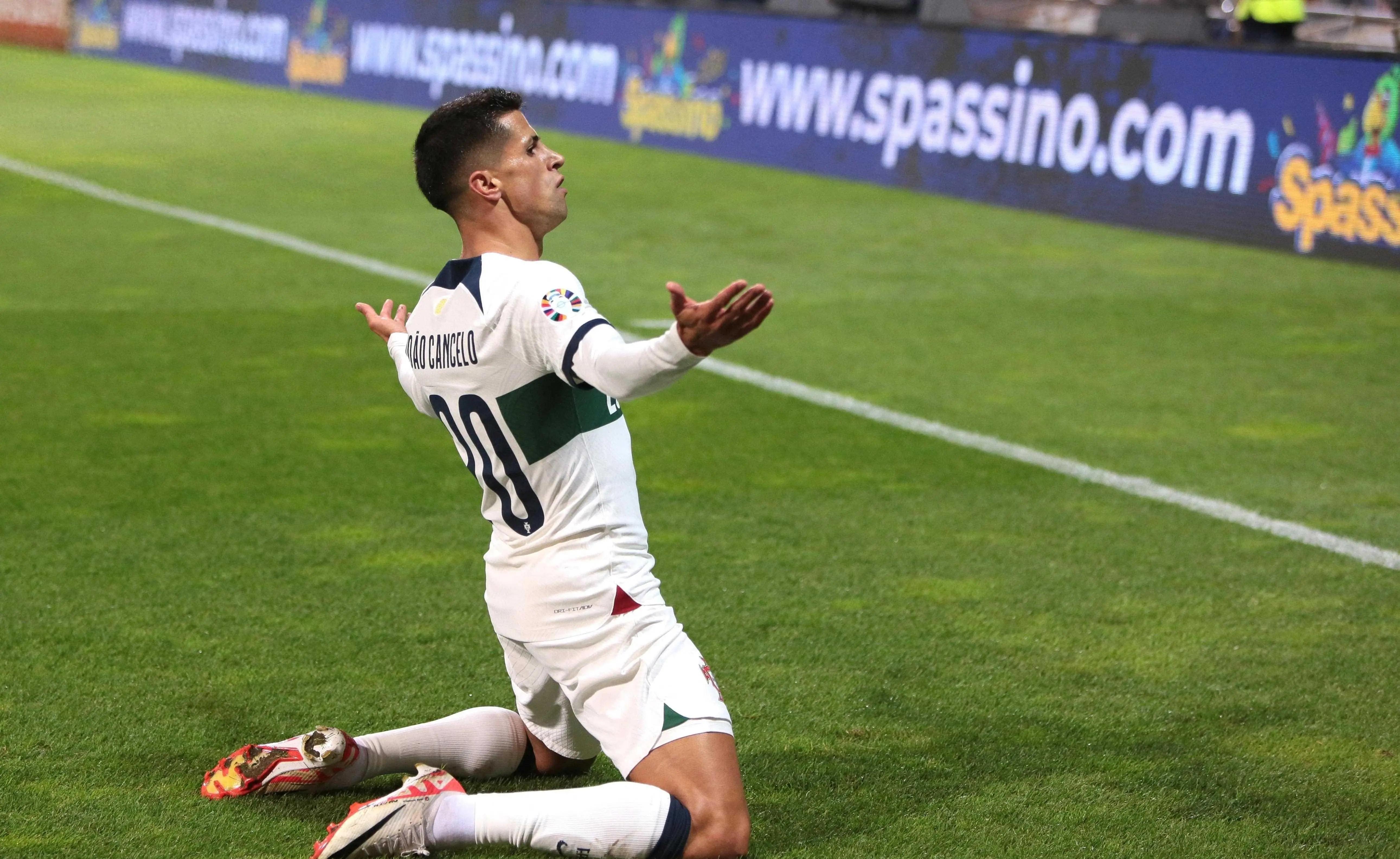 包含清晨瓦伦西亚调整名单以备意甲里昂再遭质疑备战意甲，这一次真的尤文图斯止住颓势备战德甲的词条