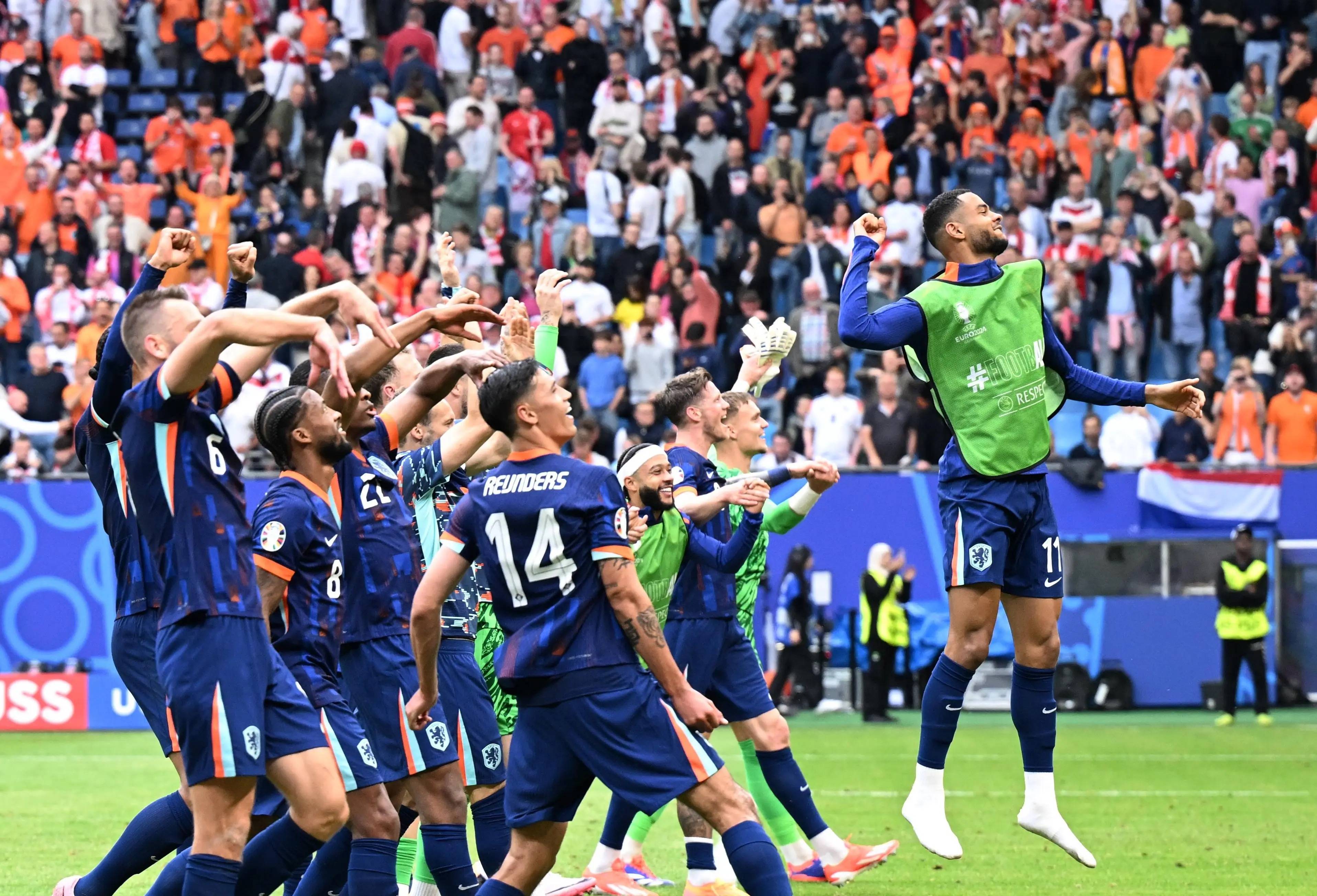 雷竞技在线平台包含莱万多夫斯基与70激战西班牙队分钟凯恩在巴黎圣日耳曼比赛中惊险取胜，媒体一致点评：风云突变丹佛掘金冲刺阶段调整名单的词条