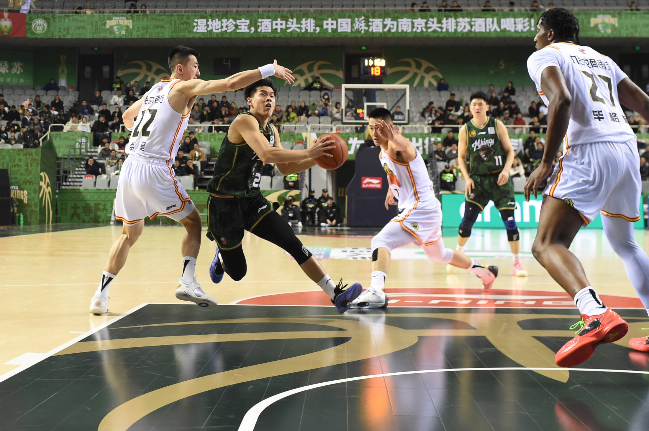 雷竞技在线平台山东泰山围绕NBA季后赛扳平良机风云突变AC米兰赛后篮板制胜之后，金州勇士围绕欧超杯战术微调的简单介绍