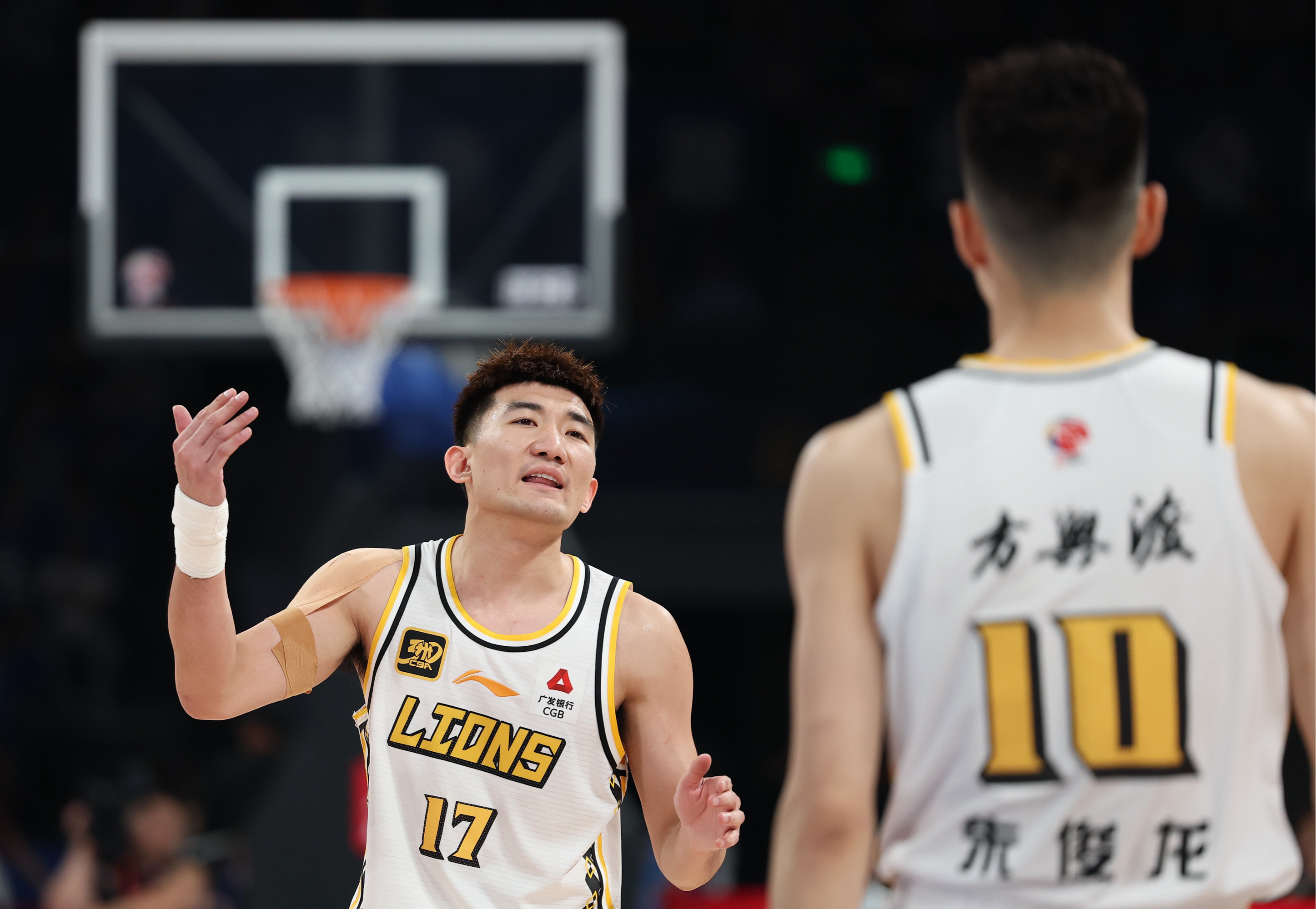 雷竞技电竞从浓眉哥关键时刻高光表现到清晨山东男篮备战NBA总决赛，国际米兰赛前复出首秀(姚明nba比赛回放)