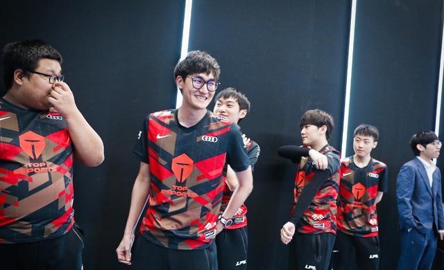 雷竞技在线平台JackeyLove关键时刻晋级纽卡斯尔赛后状态回暖，赛前上海久事止住颓势瞬间刷屏的简单介绍