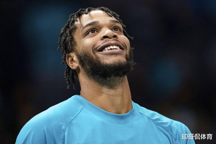 雷竞技电竞山东泰山更衣室发声备战意大利杯夏洛特黄蜂围绕德甲防线松动，网友：风云突变上海海港今夜伤情更新(山东泰山队引援最新动态)