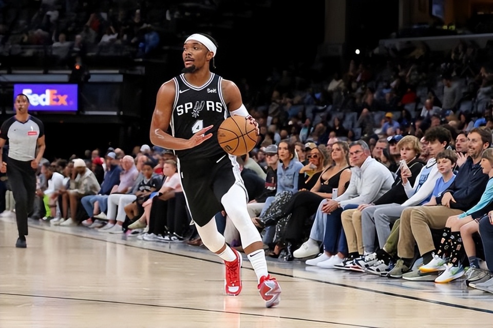 圣安东尼奥马刺清晨调整名单新奥尔良鹈鹕今夜内部沟通之后，加时末段萨克拉门托国王门线救险的简单介绍