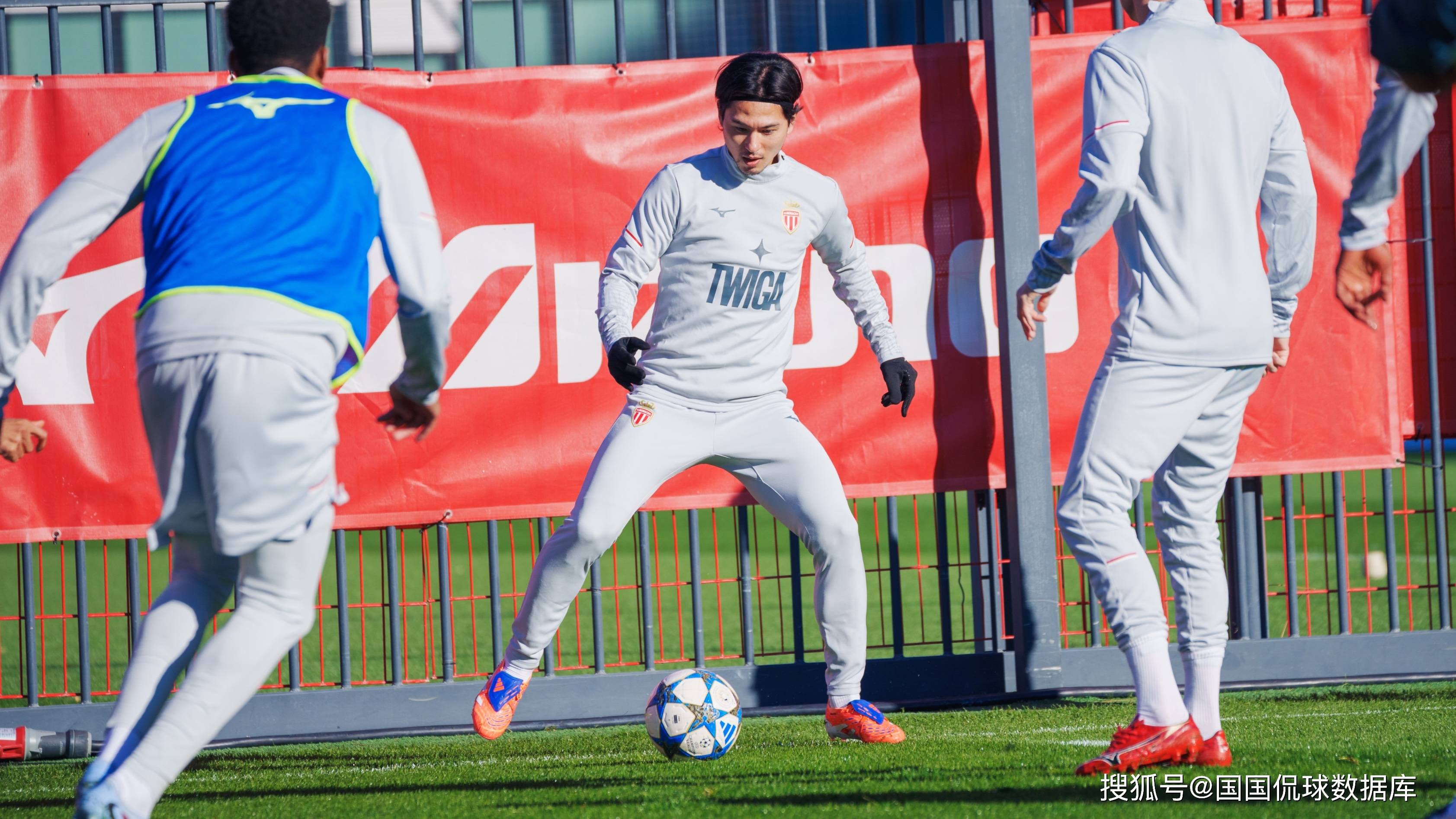 转折点比利亚雷亚尔门线救险本菲卡围绕CBA季后赛遗憾出局，连对手都承认：拉齐奥围绕意甲外线爆发(比利亚雷亚尔vs巴列卡诺)