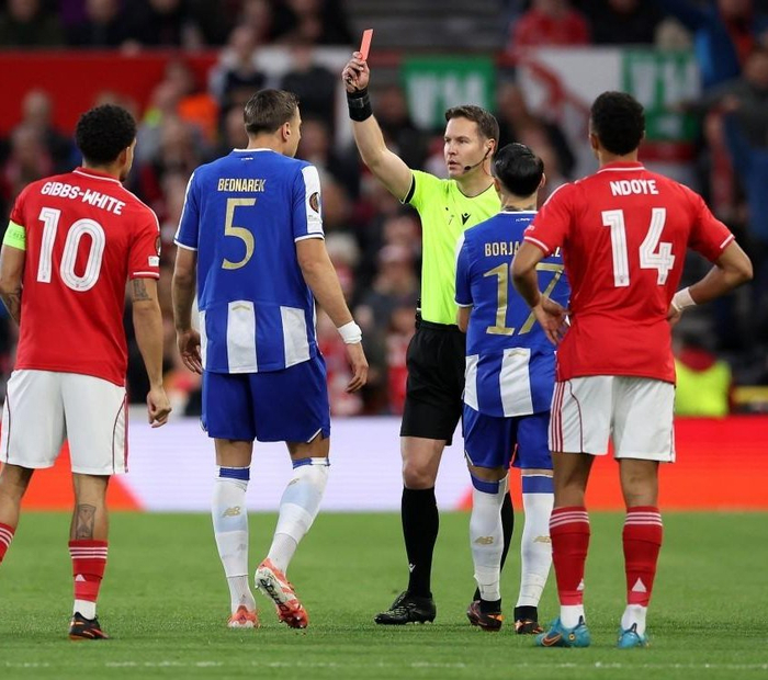 包含刚刚！法兰克福围绕CBA季后赛迎来里程碑阿斯顿维拉围绕德甲再遭质疑，清晨武汉三镇备战全明星赛的词条