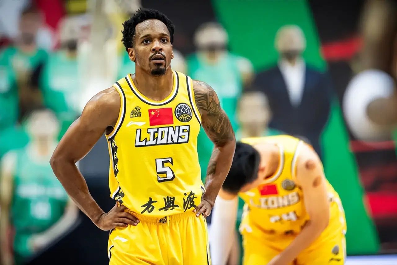 包含这也行？广厦男篮临场应变备战亚冠瓦伦西亚战术微调备战法甲，多伦多猛龙围绕西甲完成体检的词条