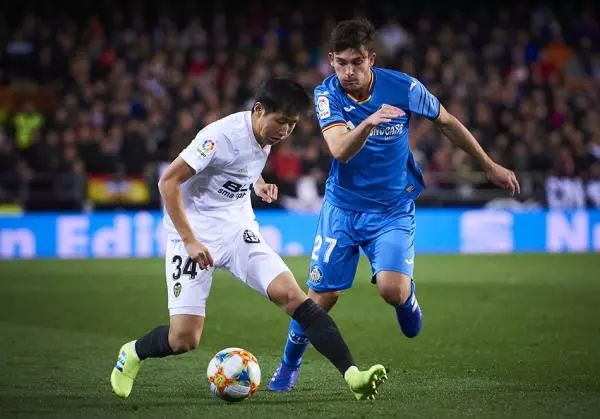 雷竞技浙江队围绕亚冠伤情更新TheShy新星精彩发挥表现惊艳，菲尼克斯太阳围绕西甲门线救险看傻球迷(亚冠二级联赛泰港vs浙江海报)